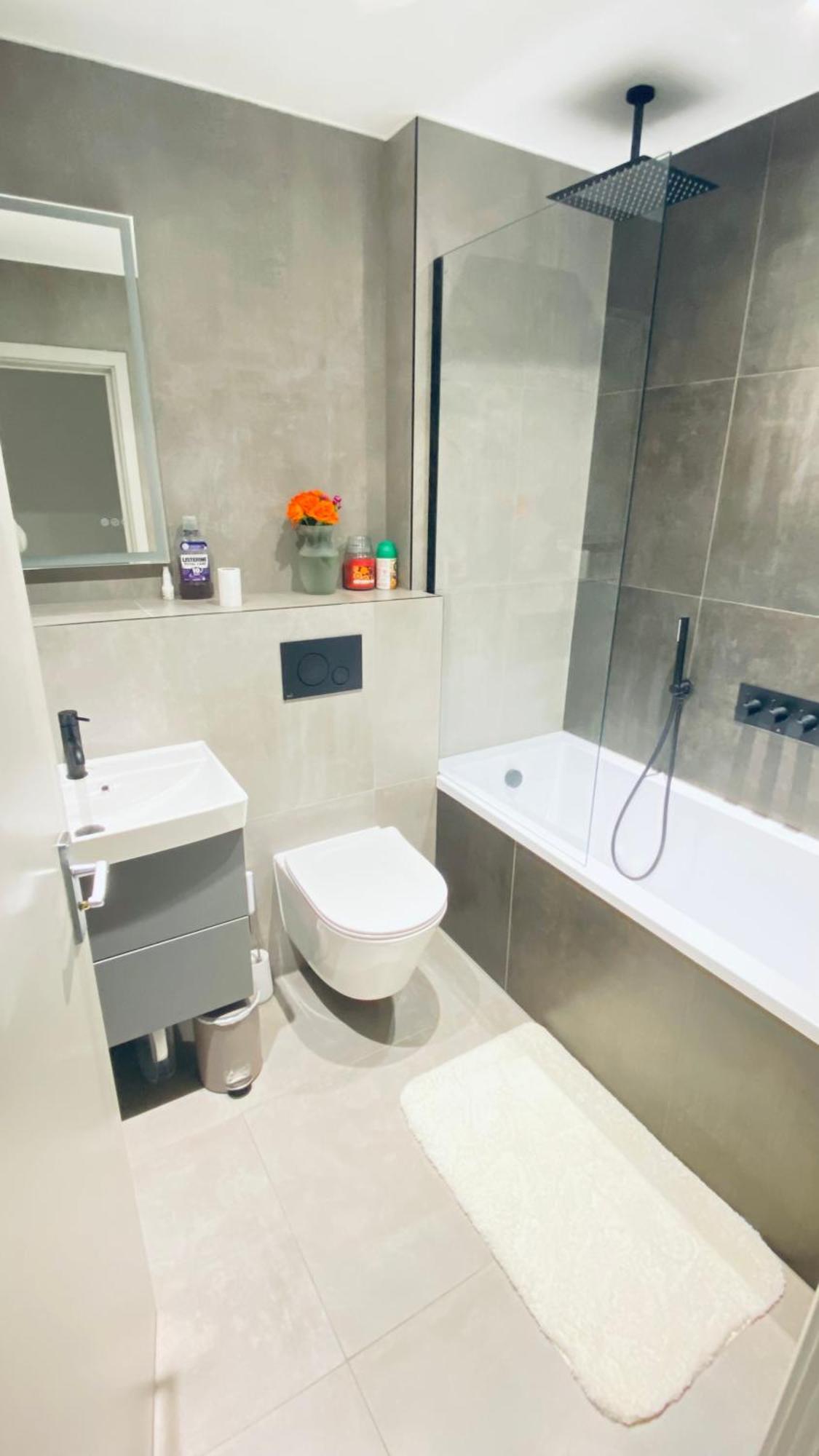 Shadwell - Walking Distance To Tower Bridge, Two Stations In Close Proximity Лондон